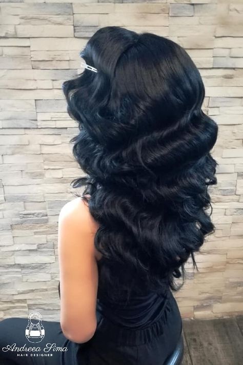 Curled Side Part Hairstyles, Long Pin Curls, 20s Long Hair, Wedding Hair Black, Big Prom Hair, Big Wedding Hair, Big Curls For Long Hair, Retro Curls, 40s Hairstyles