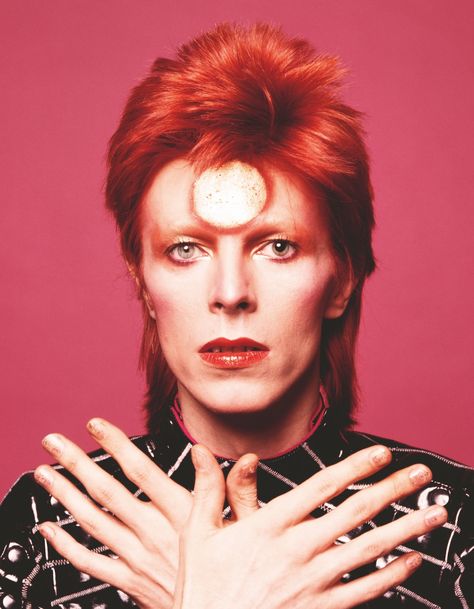 David Bowie Aesthetic, Bowie Aesthetic, David Bowie Makeup, Brian Duffy, David Bowie Pictures, Rock Vibes, Queen Videos, Moonage Daydream, David Bowie Art