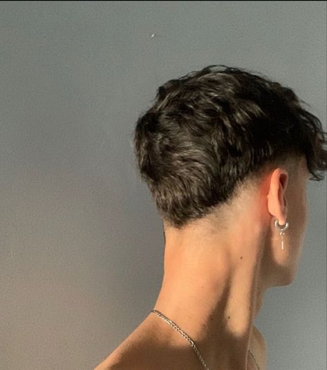 Mens Haircuts Thick Hair, Hair Types Men, Taper Fade Short Hair, Fade Haircut Curly Hair, Low Taper Fade Haircut, Haircut Selfie, Photo Hijab, Drop Fade Haircut, Mens Haircuts Short Hair