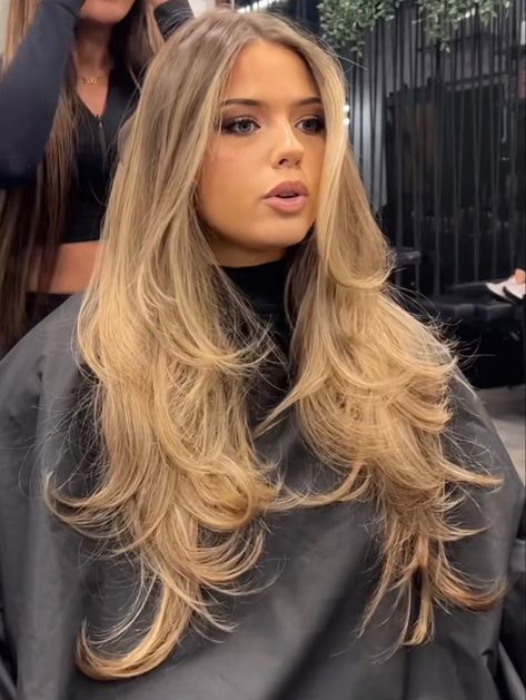 #layers #haircut #hair Long Layers Blonde Highlights, Carmel Hair With Blonde, Warm Autumn Blonde Hair, Light Brown Blonde Hair Honey, Dark Blonde Hair Inspiration, Honey Blonde Hair With Brown, Warm Blonde Hair Balayage, Warm Golden Blonde Balayage, Light Honey Blonde Hair