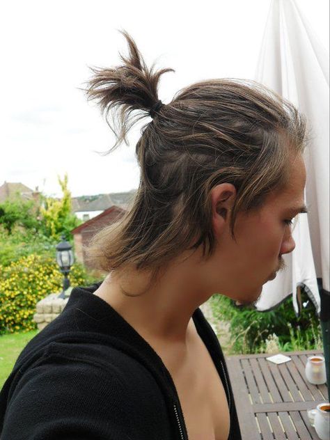 Samurai Ponytail, Tomboy Long Hair, Man Bun Haircut, Man Ponytail, Hair In A Bun, Short Hair Ponytail, Short Ponytail, Japanese Hair, Men's Long Hairstyles