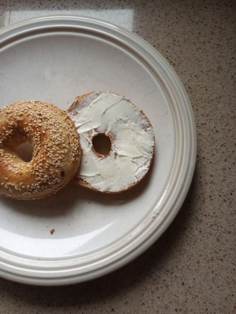 bagel healthy breakfast aesthetic Bagel Pictures, Bagel Aesthetics, Healthy Breakfast Aesthetic, Aesthetic Post, Breakfast Aesthetic, Healthy Lunches, Book Aesthetics, Bagels, Breakfast Ideas