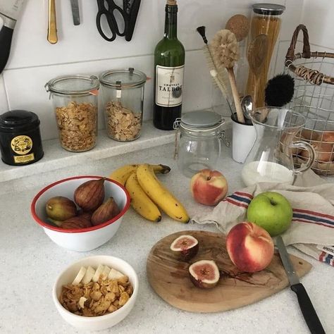 Nuts Aesthetic, Think Food, Diet Vegetarian, Breakfast On The Go, Perfect Breakfast, Pretty Food, Kitchen Counter, Cute Food, A Kitchen