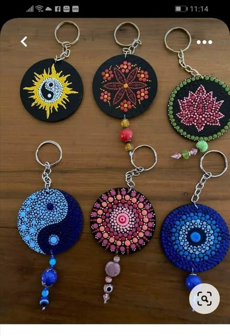 Mandala Dot Design, Doting Art Pattern, Mandala Dot Art Keychain, Dot Mandala Patterns, Dot Mandala Art, Rocks For Garden, Stone Mandala, Stones Aesthetic, Mandala Jewelry