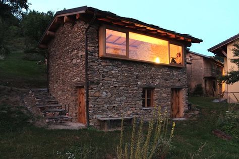 Mountain House Design, Build My Own House, House Design Trends, Barn Renovation, Modern Villa Design, Stone Architecture, House On The Rock, Forest House, House Extensions