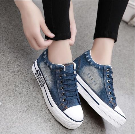 Sepatu Platform, قلادات متدلية, Denim Sneakers, Trendy Denim, Casual Sneakers Women, Girly Shoes, Kinds Of Shoes, Denim Shoes, Casual Lace