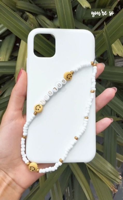 Iphone Bead Strap, Phone Accessories Diy, Ankle Bracelets Diy, Cute Friendship Bracelets, Custom Shoes Diy, Phone Straps, Strap Phone, Beaded Necklace Diy, Bead Charms Diy