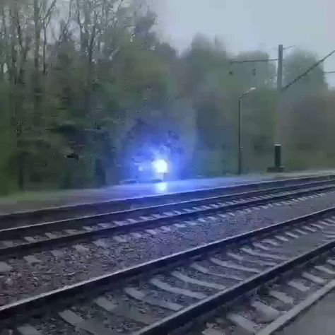 Ball Lightning, Lightning Storms, Aliens And Ufos, Wow Video, Train Tracks, Jolie Photo, Natural Phenomena, Alam Yang Indah, Science And Nature