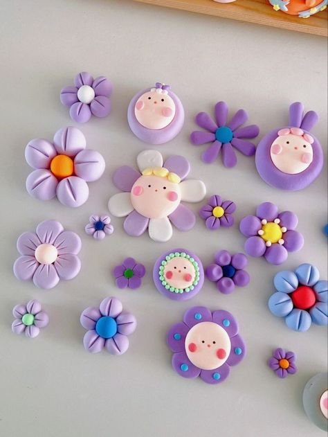 Clay Home Decor Diy, Clay Home Decor, Cercei Din Lut Polimeric, Decoration Mirror, Flower Clay, Clay Crafts For Kids, Clay Keychain, Polymer Clay Flower Jewelry, Clay Diy Projects