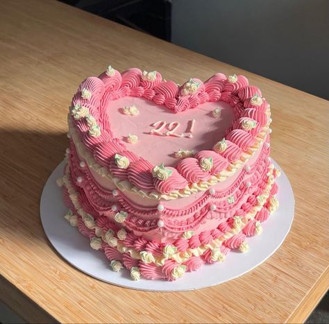 Pink and white heart shaped birthday cake 20th Birthday Heart Shaped Cake, Heart Shaped Bday Cake Aesthetic, Heart Shaped Cakes Vintage, Pink Heart Lambeth Cake, Pink Heart Shaped Vintage Cake, Heart Shaped Birthday Cake Pink, Pink 22nd Birthday Cake, Small Heart Birthday Cake, Heart Cake 21 Birthday