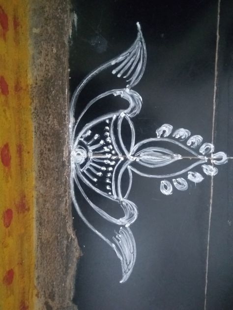 Simple Kolam Designs Rangoli, Simple Rangoli Designs For Beginners, Easy Rangoli Designs For Beginners, Side Rangoli, Rangoli Flower, Easy Rangoli Designs Videos, Border Rangoli, Very Easy Rangoli Designs, Rangoli Designs Photos