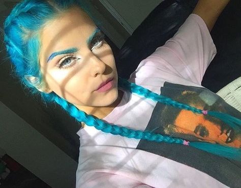 Turquoise Blue Teal Blue Eyebrows, Bright Blue Hair, Soft Grunge Hair, Dark Blue Hair, Short Hair Balayage, Colorful Hair, Hair Dye Colors, Dye My Hair, Rainbow Hair