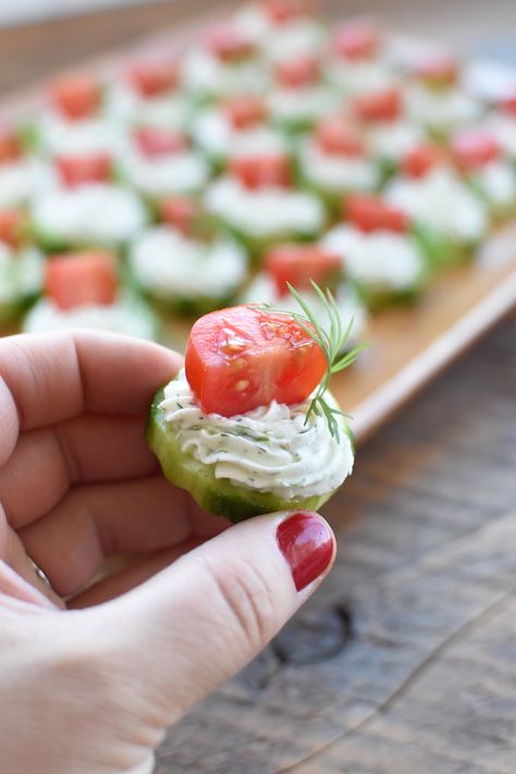 Cucumber Dill Bites, Cucumber Hors D’oeuvres, St Patricks Appetizers, Cucumber Bites Appetizers, Cheap Party Food, Cucumber Appetizers, Spring Appetizers, Football Appetizers, Cucumber Dill