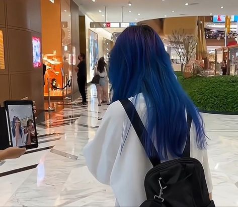 Electric Blue Hair, Hair Color Unique, Au Ideas, Pretty Hair Color, Haircuts Straight Hair, Hair Inspiration Color, Makeup Accessories, Pretty Hairstyles, Blue Hair