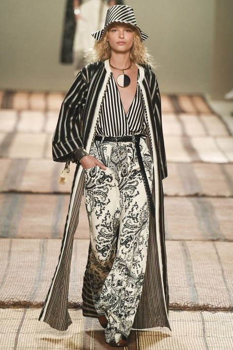 Etro, Look #1 Mushroom Moon, Mode Kimono, Looks Style, Mode Inspiration, Fashion 2017, Spring 2017, Look Chic, Moda Fashion, Milan Fashion Week