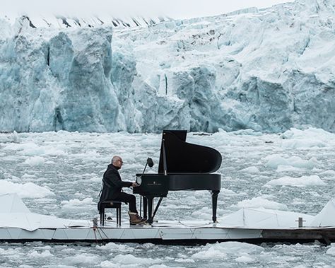 ludovico einaudi orchestrates floating performance in the arctic ocean for greenpeace Save The Arctic, Glaciers Melting, Ludovico Einaudi, Khatia Buniatishvili, Piano Learn, Floating Platform, Best Video Ever, Music Learning, Arctic Ocean