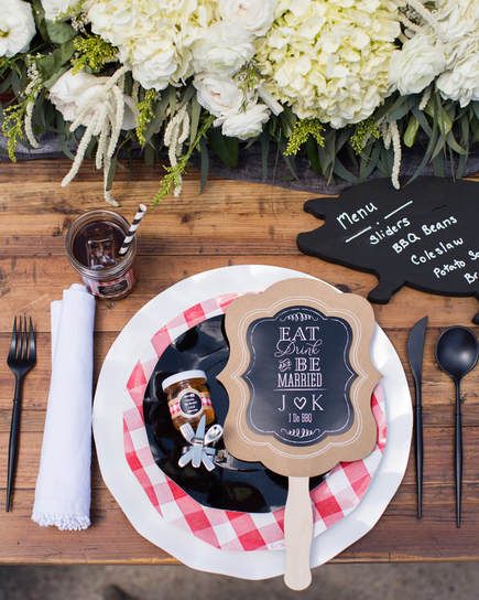 10 Easy Tips for Hosting a Stunning I DO BBQ Shower - Crowning Details Bbq Bridal Shower Ideas Decor, I Do Bbq Decorations Backyards, Bbq Bridal Shower Ideas, Bbq Table Decorations, We Still Do Bbq, I Do Bbq Decorations, I Do Bbq Ideas, Wedding Venue Simple, Bridal Shower Bbq