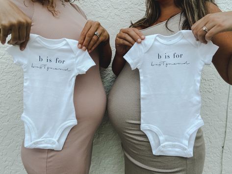 Best Friend Pregnant Together, Pregnant Best Friends Aesthetic, Best Friends Pregnant Together Announcement, Bestfriend Maternity Shoots, 2 Pregnant Best Friends, Bestie Maternity Pictures, Bestie Maternity Shoot, Bestie Pregnancy Photos, Pregnant Best Friends Pictures