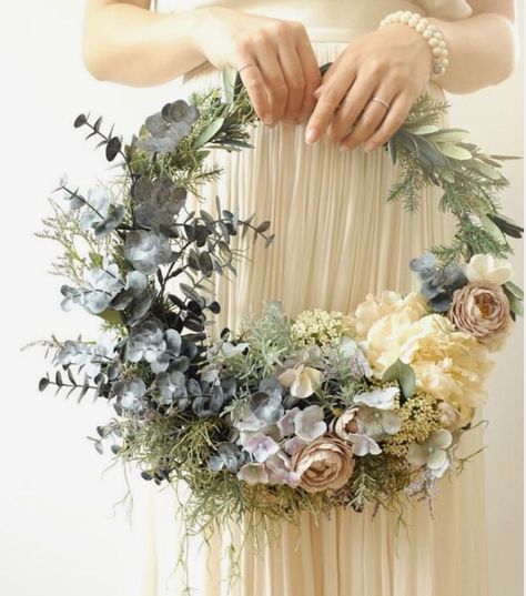 Special wreath ideal for weddings, Christmas events and decoration. Wreath Party, Bouquet Champetre, Boho Photography, Wedding Wreaths, Bride Bouquets, Arte Floral, Bridal Flowers, Bridesmaid Bouquet, Flower Wreath