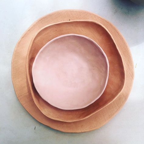 Hand Build Plates, Hand Built Pottery Plates, Hand Built Ceramic Plates, Hand Built Bowls, Hand Built Plates, Earthy Pottery, Hand Built Clay, Hand Built Ceramics, Earthy Ceramics