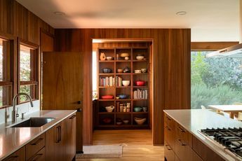 The Wexler Residence by Lloyd Ruocco in San Diego’s Mount Helix Neighborhood — Agents of Architecture Full Kitchen Remodel, 70s House, Cabin Kitchens, Mid Century Modern House, Eclectic Home, Mid Century House, House Inspo, Dream Home Design, Helix