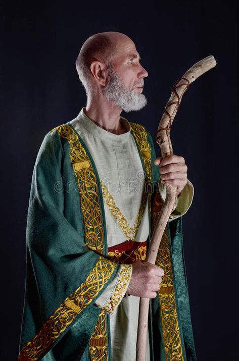 Powerful Wizard Holds A Wooden Magic Staff Stock Image - Image of fantasy, magic: 209413661 People Energy, Druid Costume, Wise Wizard, Magic Staff, Viking Tunic, Celtic Clothing, Wizard Costume, Male Pose Reference, Viking Designs