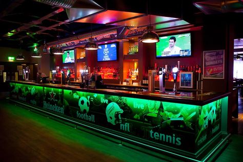 Bar Americano, Club Design Interior, Sport Bar Design, Sports Bar Decor, Sports Pub, Bar Deco, Bar Counter Design, Sport Bar, Nightclub Design