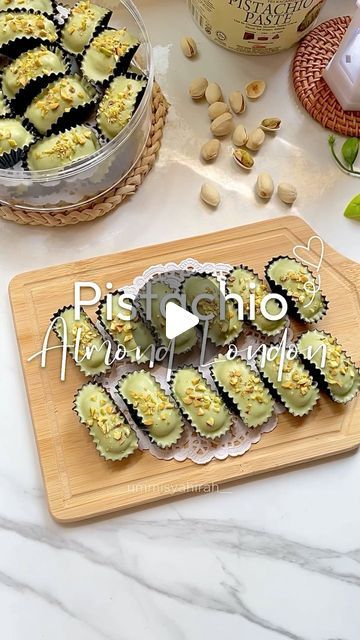 Pistachio Biscuits Recipe, London Almond Cookies, Pistachio Almond Cookies, Almond London, Raya Cookies, Pistachio Paste, Resepi Biskut, Finger Cookies, Pistachio Recipes