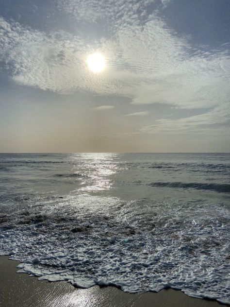 Morning Beach Aesthetic, Beach Glow, Morning Beach, Creative Iphone Case, Summer Morning, Beach Photoshoot, Beach Time, Photo To Video, Aesthetic Summer