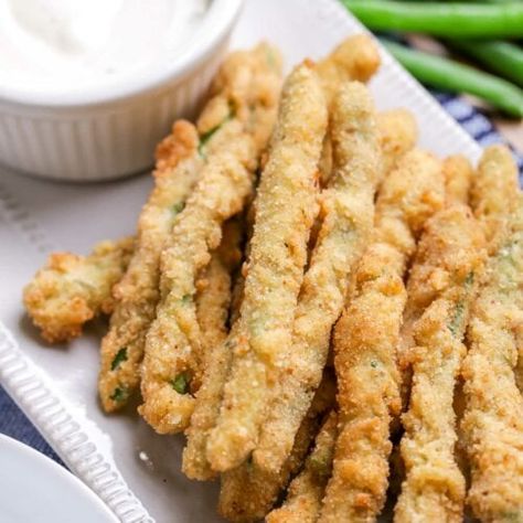 AMANDA GEAN AUGUST 16, 2019 AT 1:34 PM Made this recipe today and used parmesan instead of breadcrumbs! It’s goood!! Fried Green Beans Recipe, Fries Video, Fried Green Bean Recipes, Veggie Appetizers, Crispy Green Beans, Bread Crumbs Recipe, Baked Green Beans, Fried Veggies, Fried Mac And Cheese