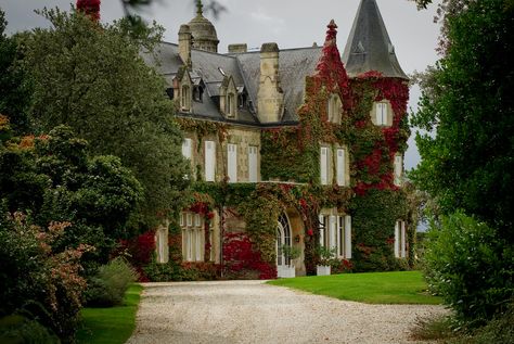 lascombe castle. Mansion Homes, English Manor Houses, English Manor, Victorian Mansions, Chateau France, Stately Home, English Countryside, Manor House, Beautiful Buildings