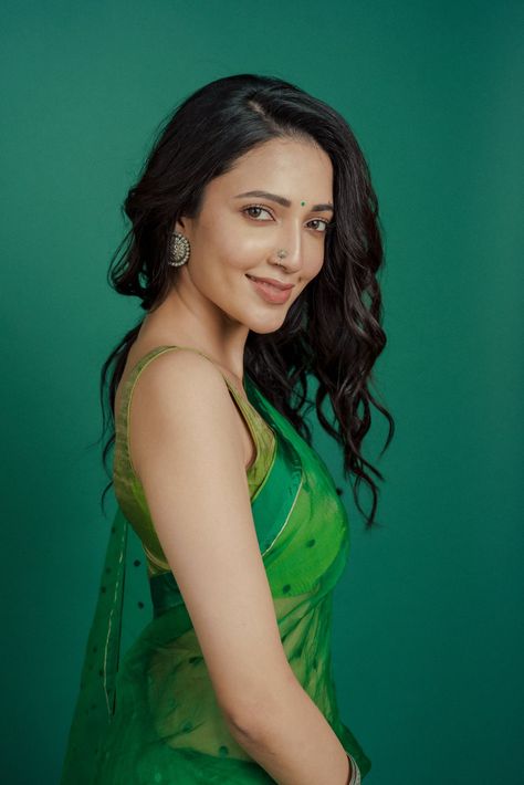 Neha Shetty, Beautiful Blouse Designs, Wedding Saree Designs, Actress Wallpaper, Saree Photoshoot, Green Saree, Priyanka Chopra, Eyes Lips, Beautiful Blouses