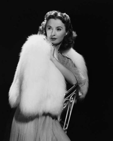 Barbara Stanwyck, 1940. Vintage Hollywood Stars, George Hurrell, Bridal Fur, Fritz Lang, Barbara Stanwyck, Old Hollywood Stars, Hollywood Actress, Fashion 1950s, Hollywood Icons