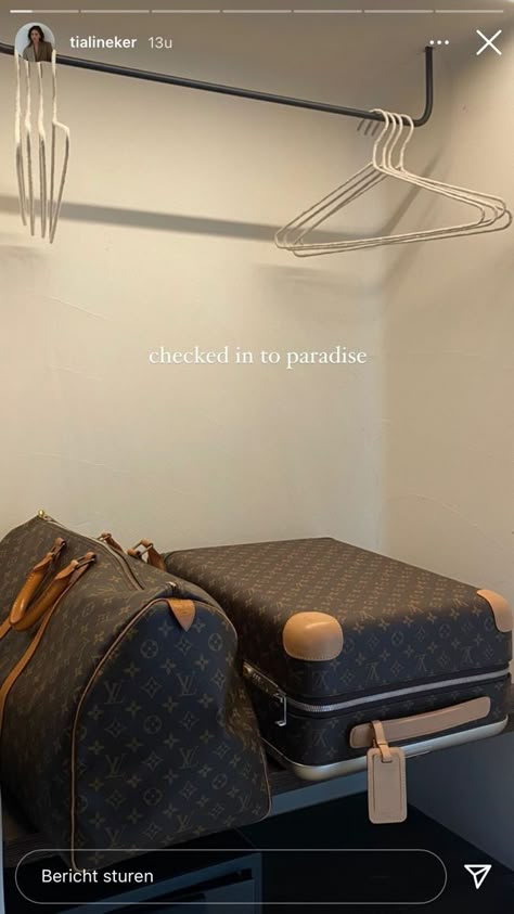 Louis Vuitton Suitcase Aesthetic, Louis Vuitton Travel Bag Aesthetic, Designer Suitcase Luggage, Louis Vuitton Airport, Travel Bags Aesthetic, Luv Bag, Suitcase Louis Vuitton, Louis Vuitton Bag Aesthetic, Lv Suitcase