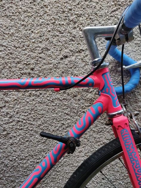 Bike Ideas Paint, Diy Bike Paint Job, Spray Paint Bike Diy, Paint Bike Diy, Bike Makeover Diy, Custom Bicycle Paint Jobs, Bicycle Design Paint, Bicycle Color Ideas, Bike Design Paint