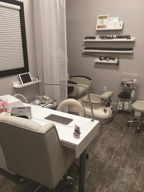 7 Design Tips for a Relaxing Salon Environment - Business - NAILS Magazine Small Salon, Tech Room, Nail Salon Interior Design, Nail Salon Interior, Beauty Room Salon, Home Beauty Salon, Esthetician Room Decor, Esthetics Room, Salon Suites Decor