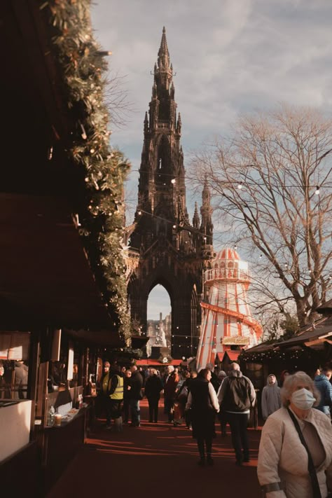 Edinburgh Scotland Christmas, Christmas Edinburgh, Christmas Aesthetic Edinburgh, Edinburgh Winter, Edinburgh Bookstore, Bookshops In Edinburgh, Edinburgh Christmas, Scotland Aesthetic, Edinburgh Scotland