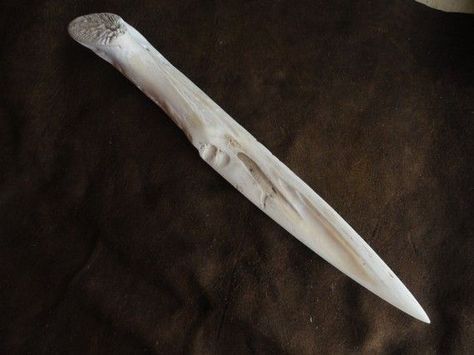 Bone Knife Bone Knife, Pretty Knives, Bone Crafts, Bone Art, Dagger Knife, Jaw Bone, Cool Knives, Bone Carving, Knife Making