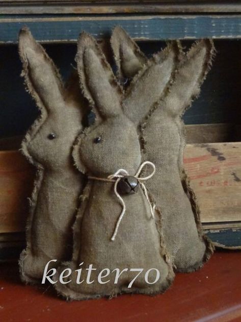 Primitive Bunnies, Diy Osterschmuck, Primitive Spring, Primitive Rabbit, Primitive Easter, Spring Easter Crafts, Easter Inspiration, Cute Easter Bunny, Easter Projects