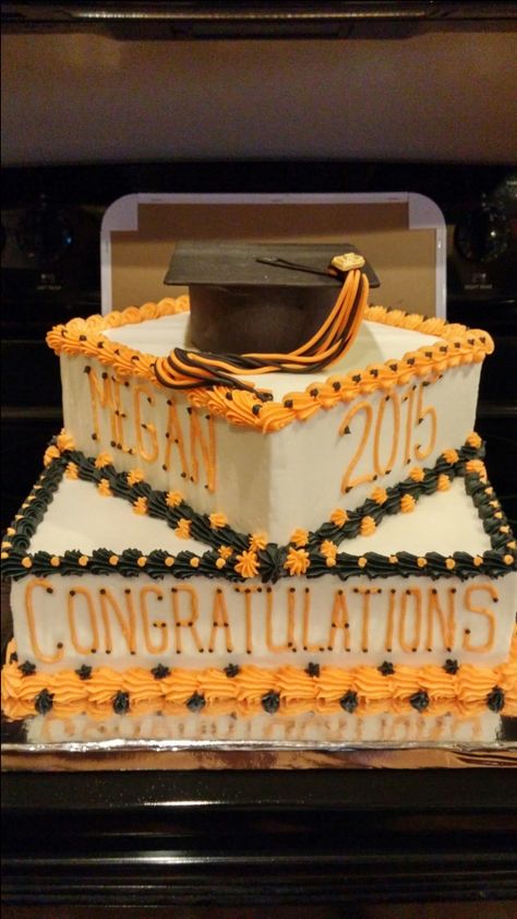 Graduation cake, grad cap, orange and black, square tiers Graduation Cakes 2024, Unique Graduation Cakes Design, Graduation Sheet Cakes, High School Graduation Cakes, Cakes Graduation, Graduation Cake Designs, Cake Paris, Graduation Food, Graduation Desserts