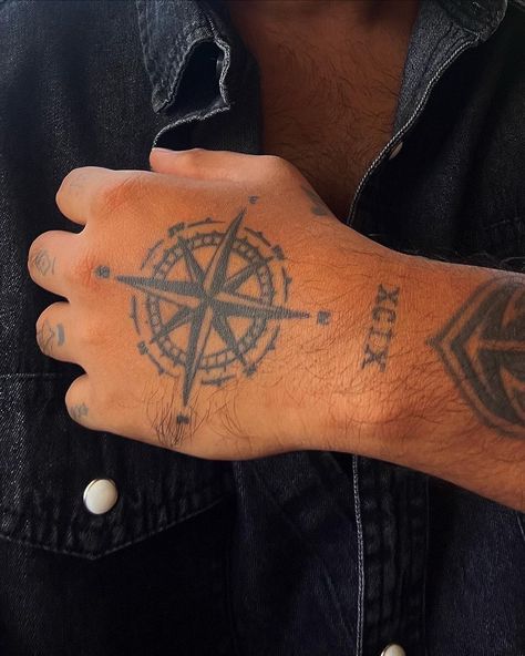 Compass Hand Tattoo, Tattoo Ideas Males, Band Tattoos, Forearm Band Tattoos, Chest Tattoo Men, Finger Tattoo, Best Sleeve Tattoos, Hand Tattoos For Guys, Band Tattoo