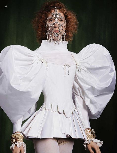 Lorna Foran in Marlou Breuls for Swarovski Professionals by Clara Giaminardi and Elisa Zaccanti Weird Fashion, Mode Inspo, Fantasy Fashion, Yohji Yamamoto, Mode Inspiration, Fashion Details, Costume Design, Couture Fashion, Runway Fashion