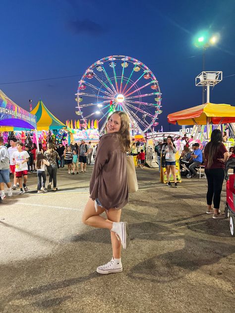 #fair #rodeo #fairandrodeo #waco #texas #heartoftexasfairandrodeo #ferriswheel #rollercoaster #outfitinspo Roller Coaster Outfit, Fair Photos, Waco Texas, The Fair, Pretty Places, Roller Coaster, Rodeo, Ferris Wheel, Fair Grounds