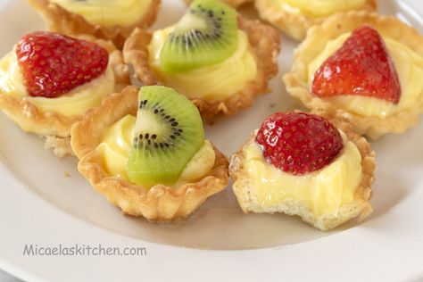 Italian Mini Fruit Tarts Mini Fruit Tart Recipe, Mini Fruit Tart, Fruit Tart Recipe Mini, Fruit Tartlets, Mini Tart Shells, Mini Fruit Tarts, Fruit Tart Recipe, Fruit Tarts, Pastry Crust