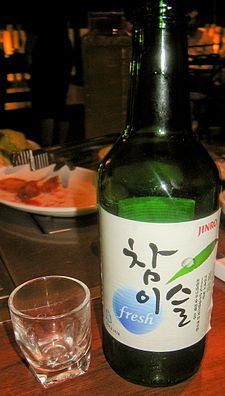 Soju Soju Fake Story, Soju Drinks, Korean Soju, Korean Drinks, Drinks Ideas, Alcohol Party, Alcohol Aesthetic, Pretty Drinks, Blackpink Funny