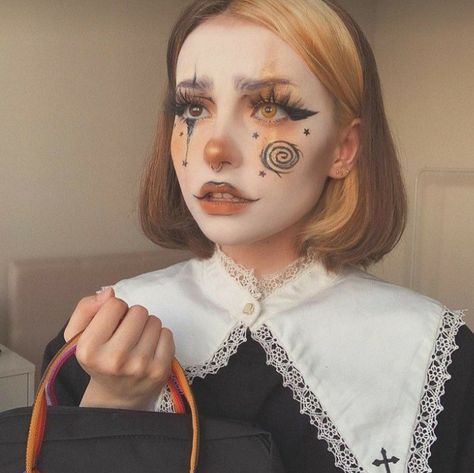 Gold Clown Makeup, Clown Oc, Circus Makeup, Holloween Makeup, Cute Halloween Makeup, Halloween Makeup Pretty, Face Art Makeup, Halloween Makeup Inspiration, Halloween Tattoo