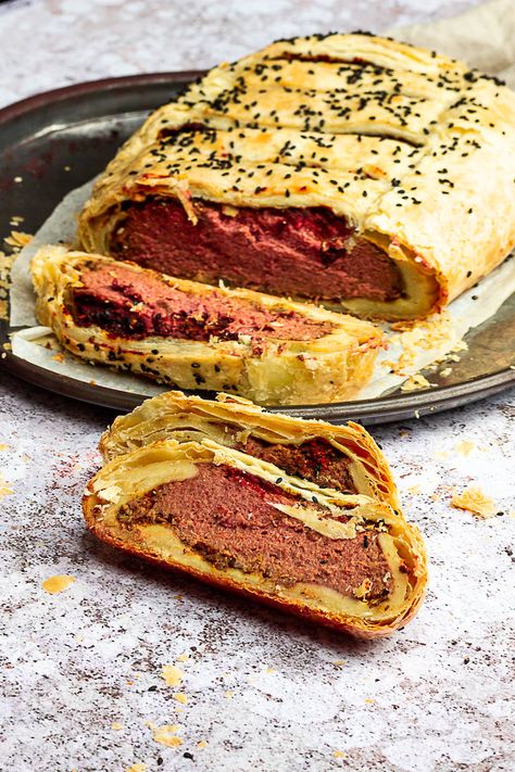 Vegetarian Wellington, Vegan Wellington, Vegetarian Thanksgiving Recipes, Vegan Beef, Vegan Holiday Recipes, Meat Dish, Vegan Meat, Vegan Holiday, French Dishes