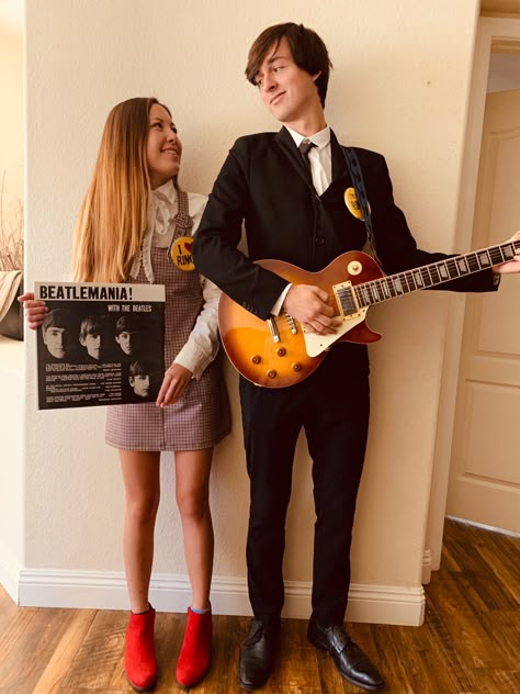 Rock Couple Costume, Beatles Halloween Costumes, Beatles Outfit, Beatles Costume, Creative Halloween Costume Ideas, Halloween Riddles, British Costume, Classic Halloween Costumes, Couple Costumes