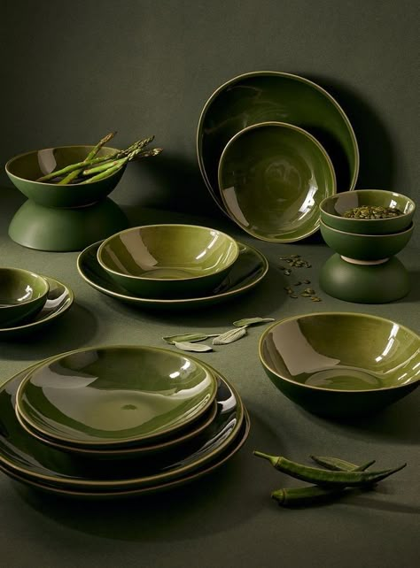 Dinnerware Sets Unique, Dinner Sets Dinnerware, Green Dinnerware, Green Plates, Matte Green, Luxury Dinnerware, Ceramic Dinnerware, Kitchen Ware, Apartment Decor Inspiration