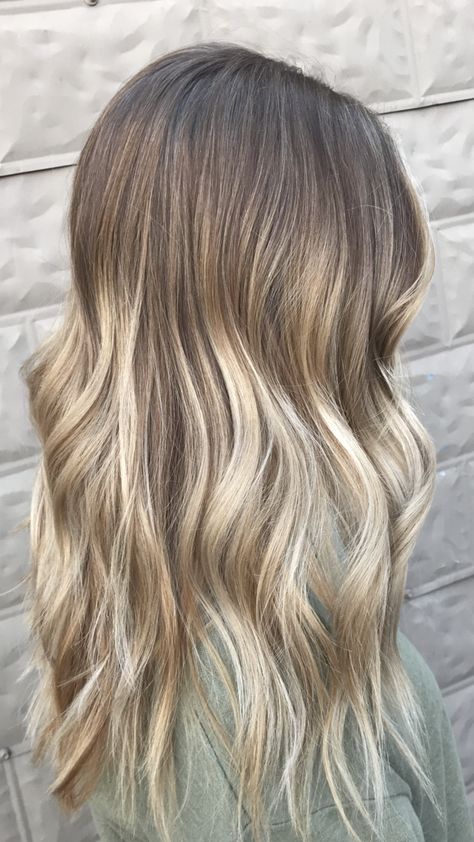 Brown Root Drag To Blonde, Low Light Root Smudge, Blonde Smudged Root, Brown Root Stretch To Blonde, Blonde Hair With Black Shadow Roots, Extended Root Blonde, Root Smudge Brown To Blonde, Difference Between Root Smudge And Shadow Root, Dark Blonde Root Smudge